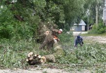 Ермишинцы ликвидируют последствия стихии